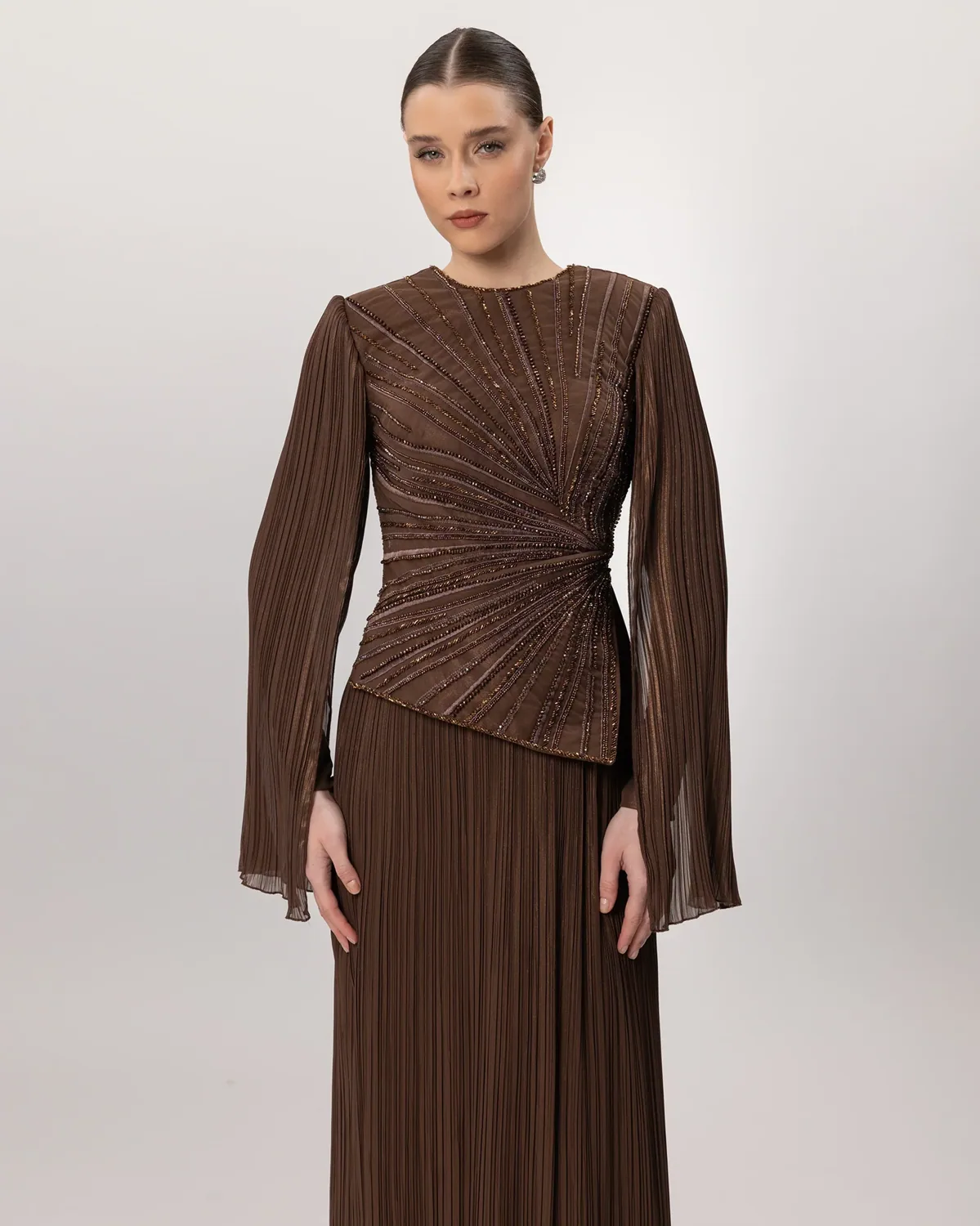 فستان شيفون لامع بتنورة بليسيه وبيبلوم - صورة 3
