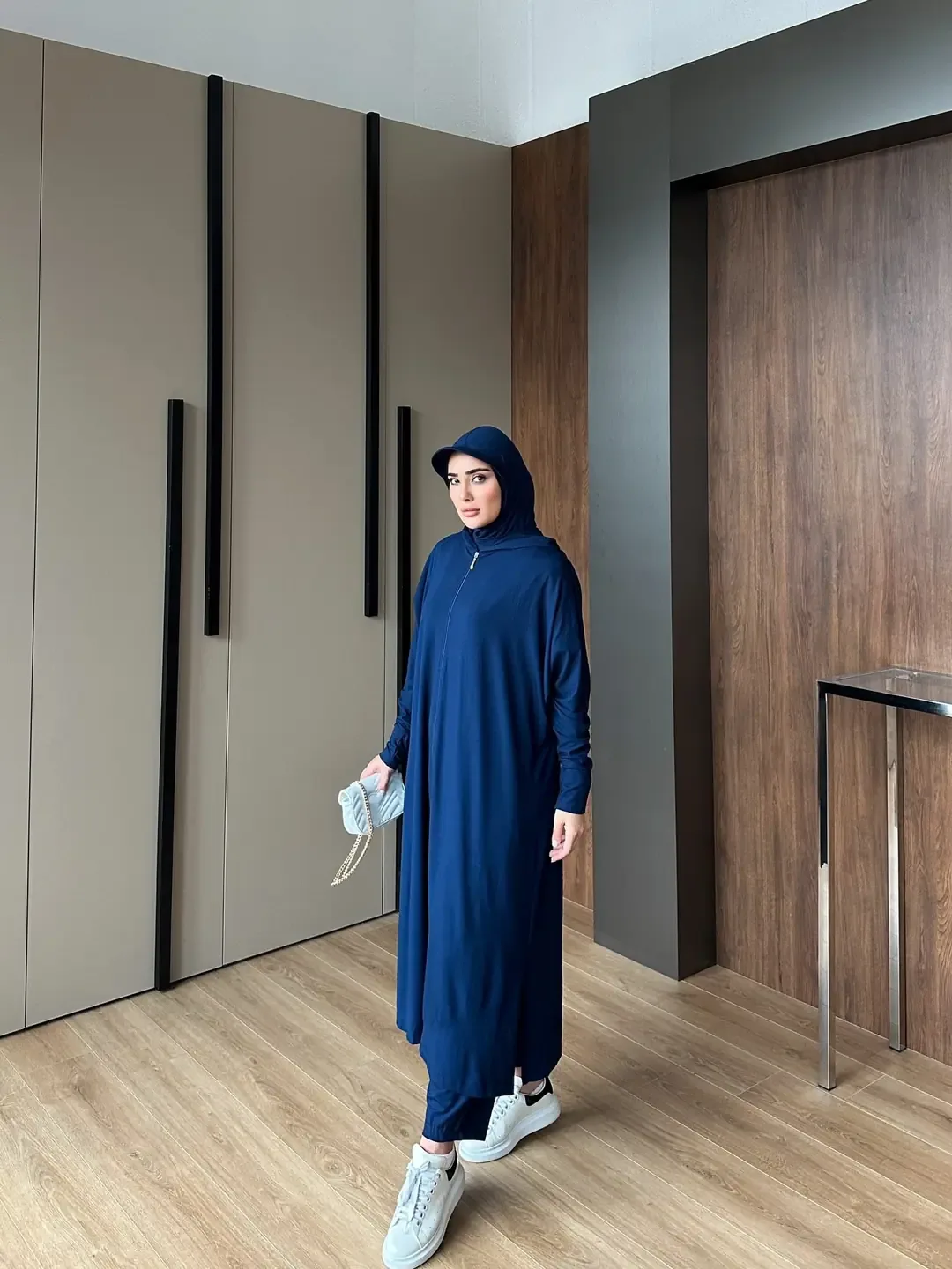 طقم رياضي قطني كحلي ثلاث قطع بقلنسوة