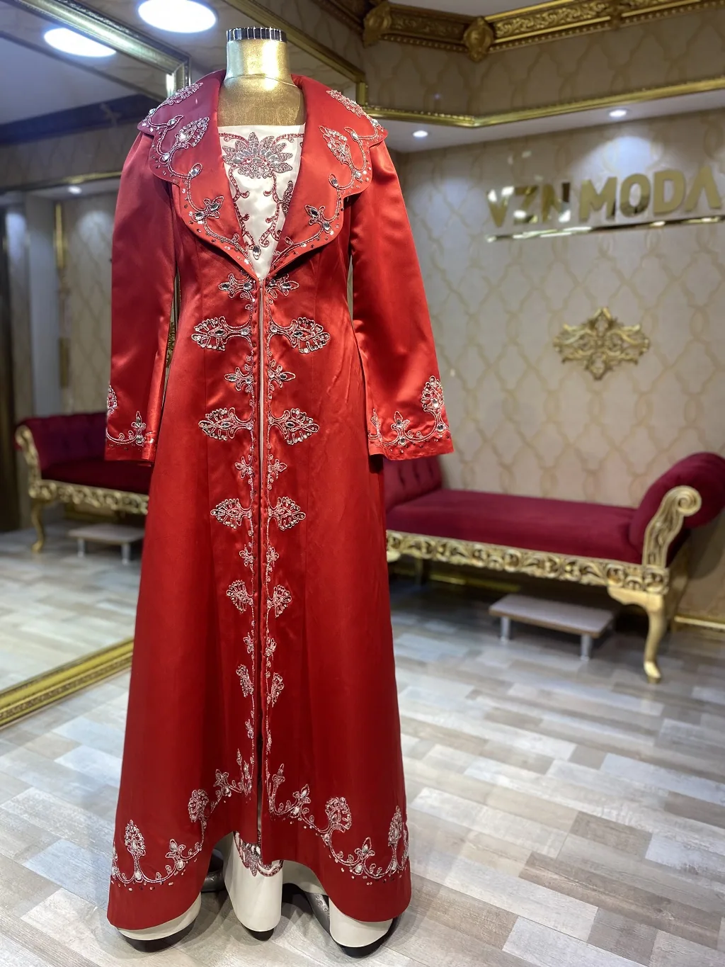 قفطان حناء أحمر بياقة طية وتطريز عثماني - صورة 2