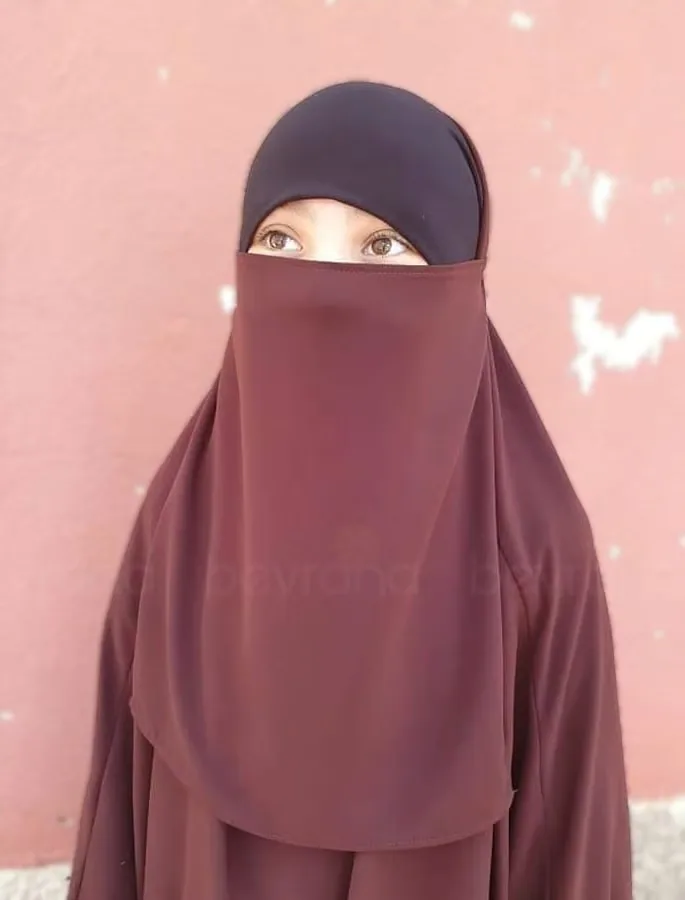 نقاب داخلي من حرير المدينة بني