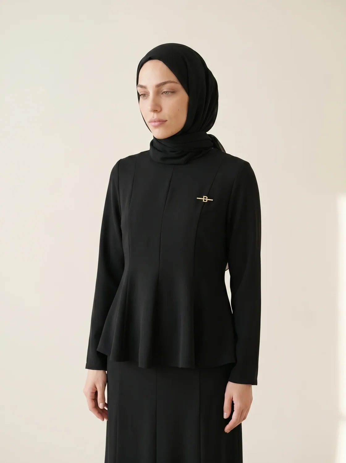 طقم تنورة وجاكيت من قطعتين - صورة 2