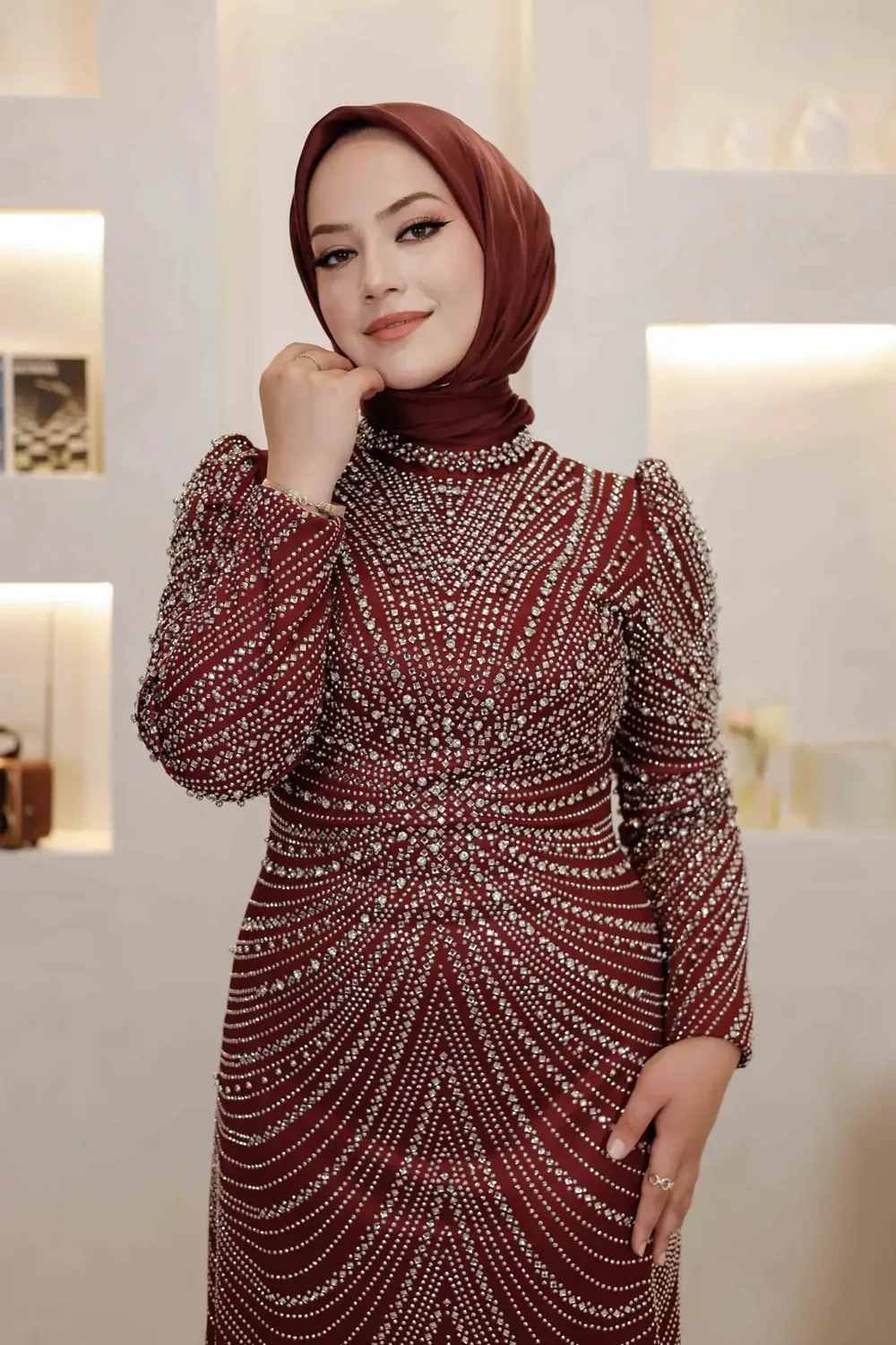 فستان سهرة كحلي محتشم مغطى بالأحجار حتى مقاس 56 - صورة 2