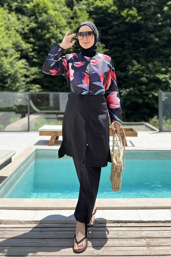 مايوه محتشم أسود بصدر منقوش وأكمام طويلة - صورة 2