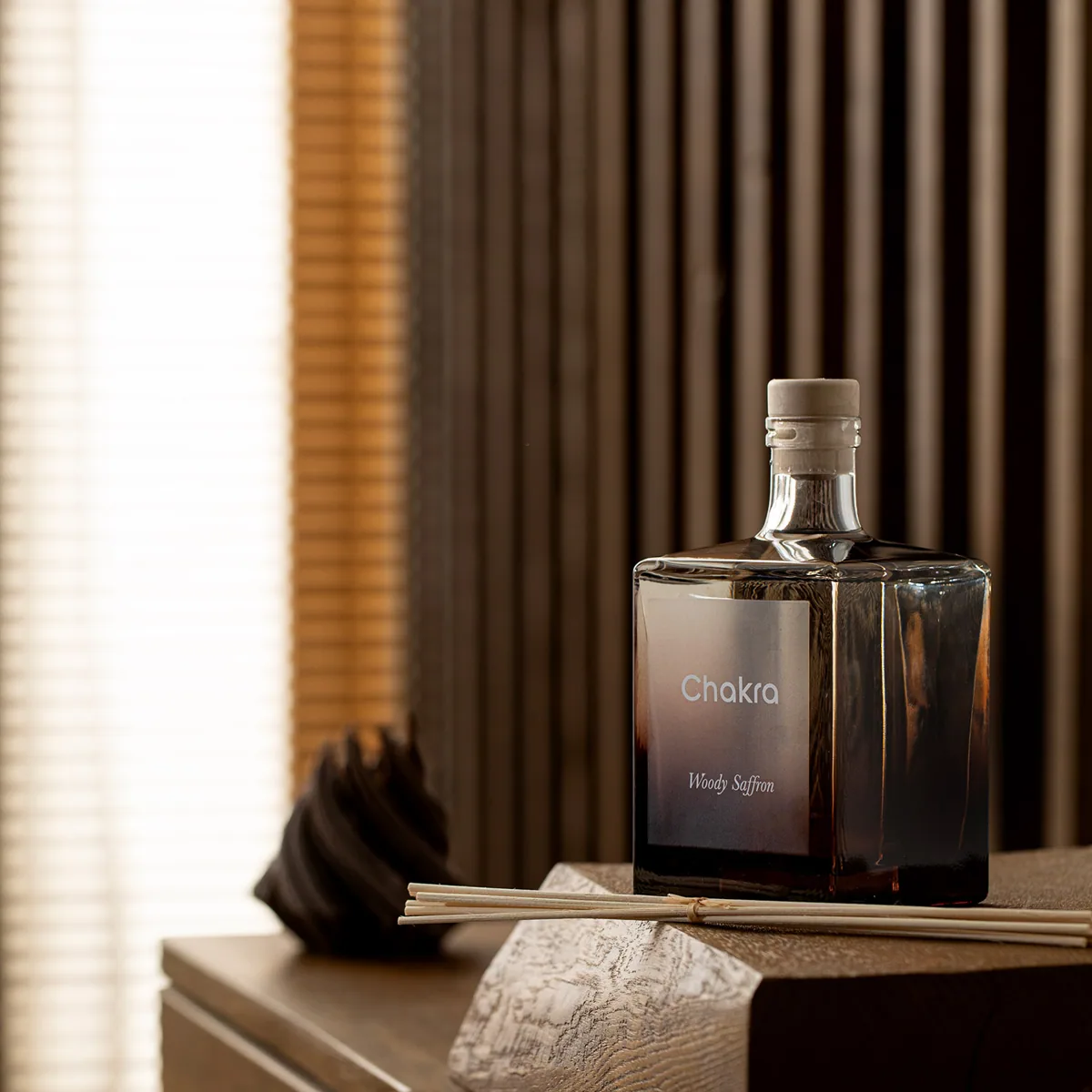 معطر جو بأعواد 500 مل بعبير الزعفران والخشب - صورة 2