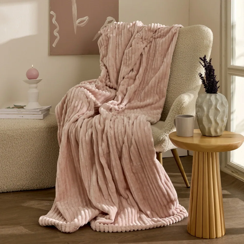 بطانية كنب صغيرة وردية فاتحة
