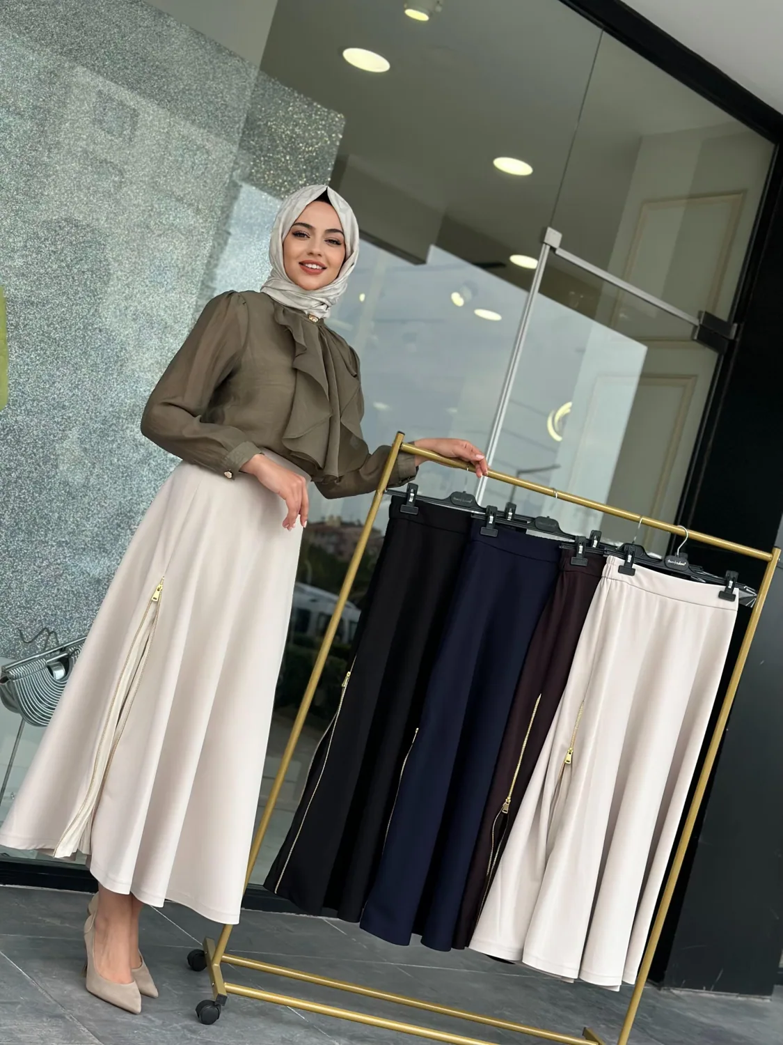 تنورة بليسيه طويلة بسحاب بطول ٩٥ سم