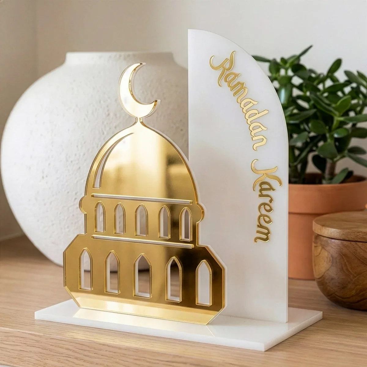 ديكور مكتبي أكريليك «رمضان كريم» بشكل مسجد - صورة 3