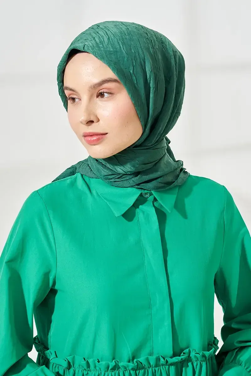 إيشارب بامبو مجعد بلون أخضر زمردي