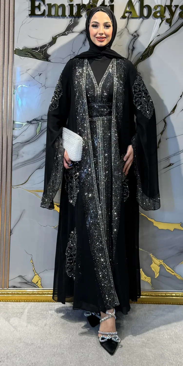 طقم عباية سوداء بأحجار هيماتيت بتصميم تراثي