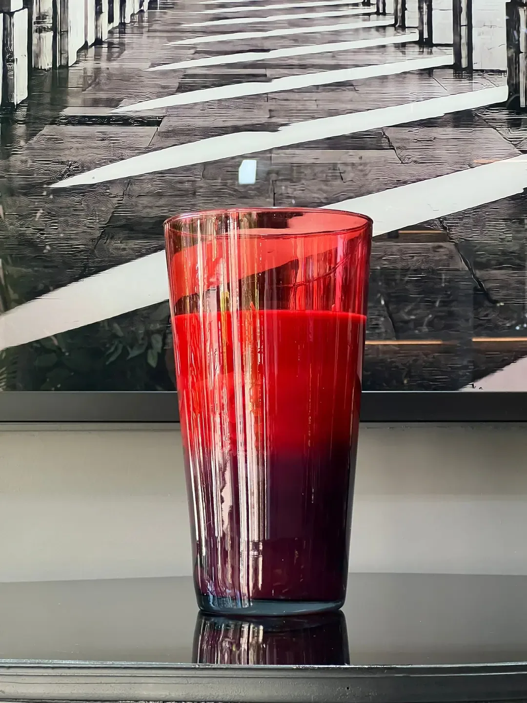 شمعة معطرة في دلو زجاجي عنابي مدخّن 16×30 سم