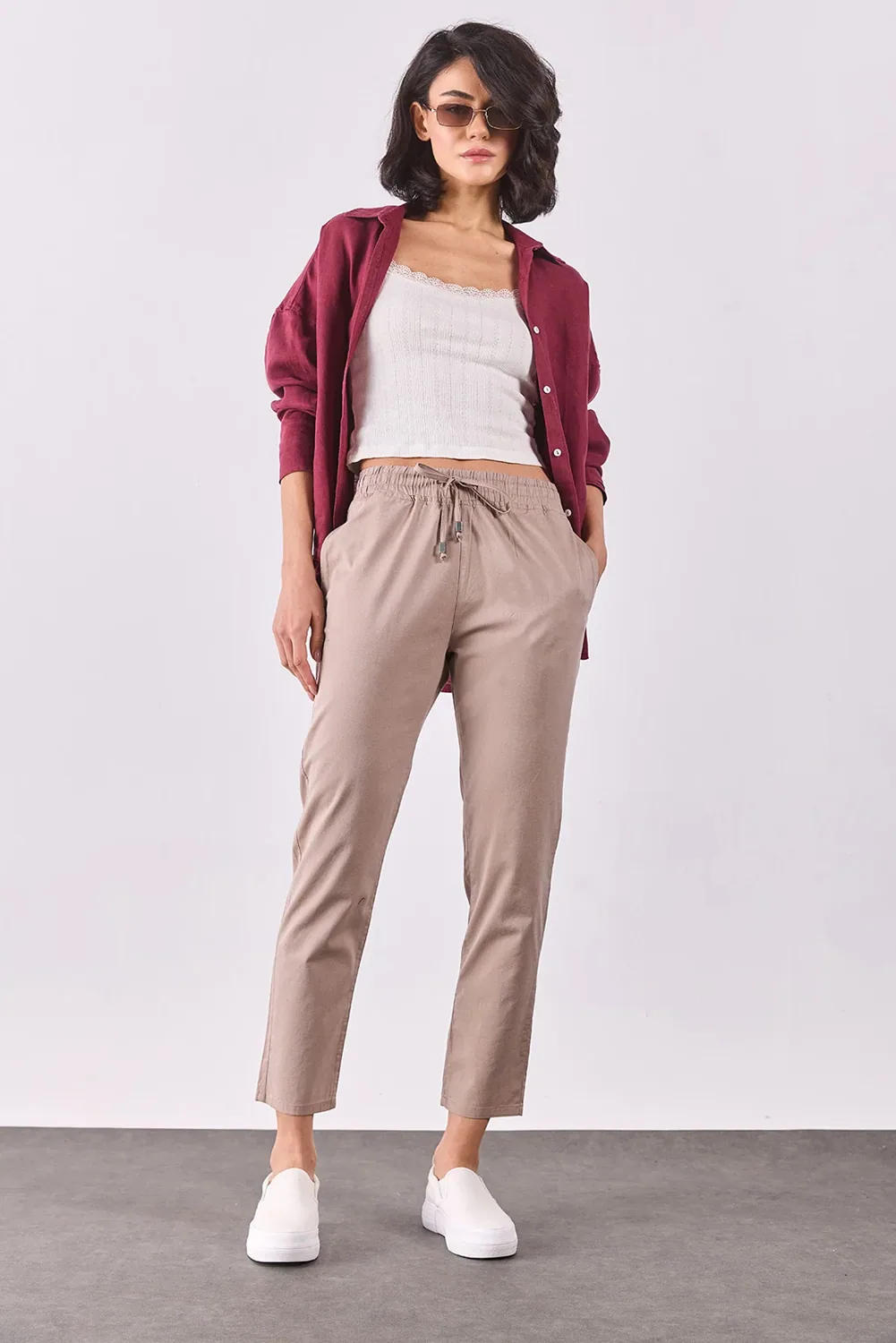 بنطال شاطئ بخصر مطاطي بلون بني - صورة 3