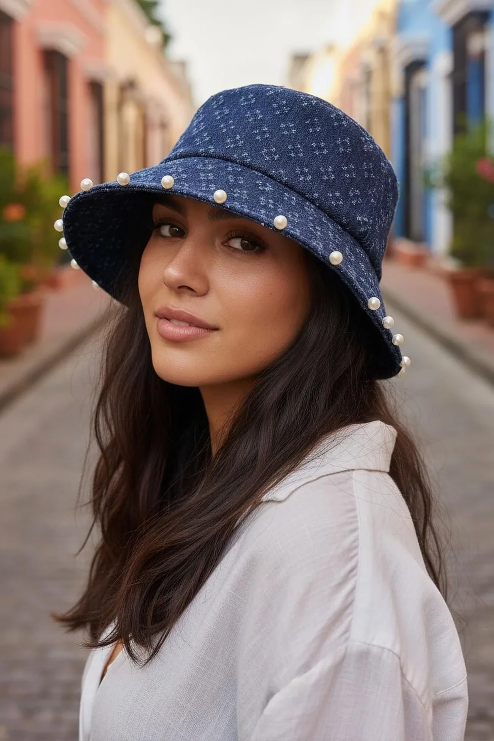 قبعة دنيم زرقاء مزينة باللؤلؤ - صورة 4