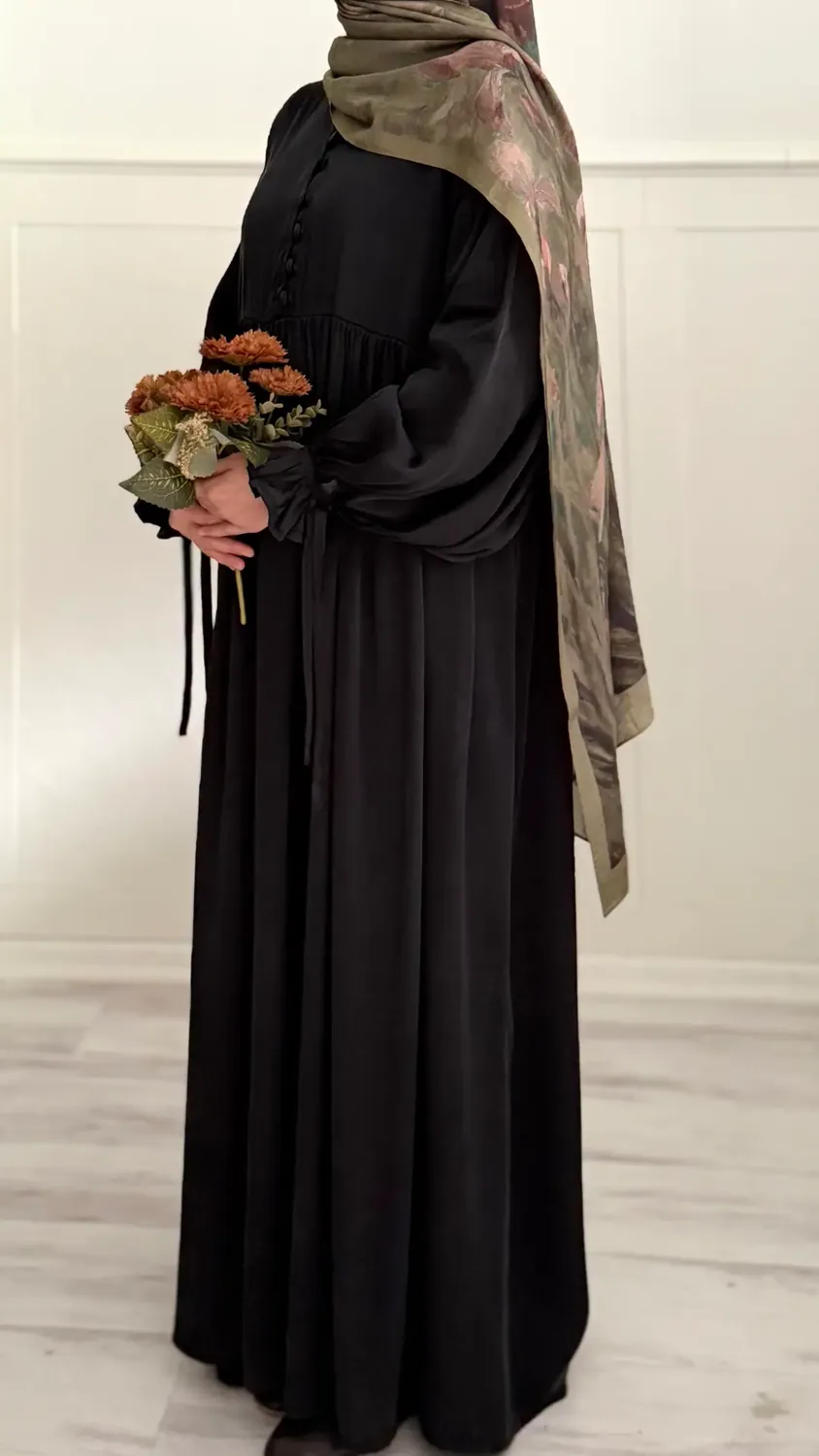 فستان حرير كوبرا بأزرار أسود