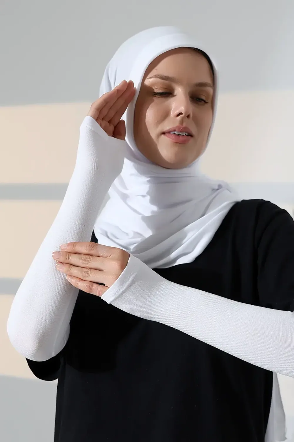 كمّ طويل يصل إلى راحة اليد من البينيه بلون أبيض - صورة 2