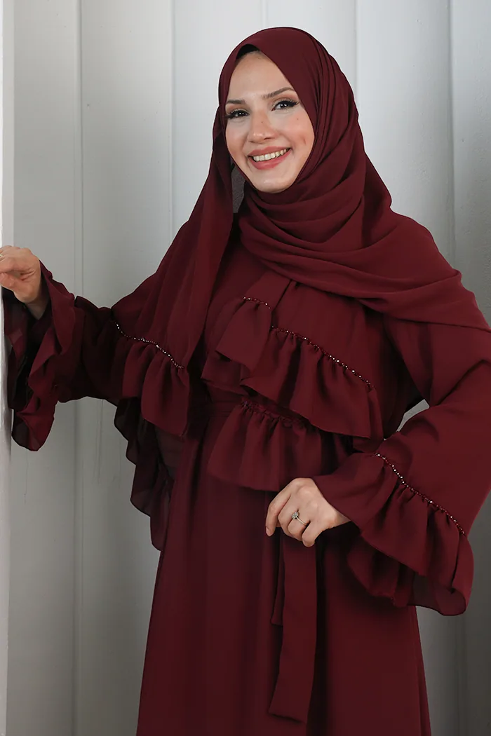 فستان كريب بكشكش مع شال عنابي - صورة 3