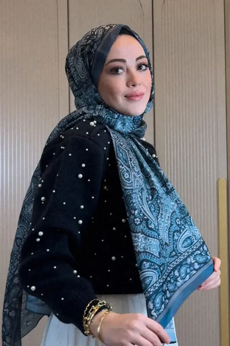 شال منقوش بطابع إثني بلون نيلي