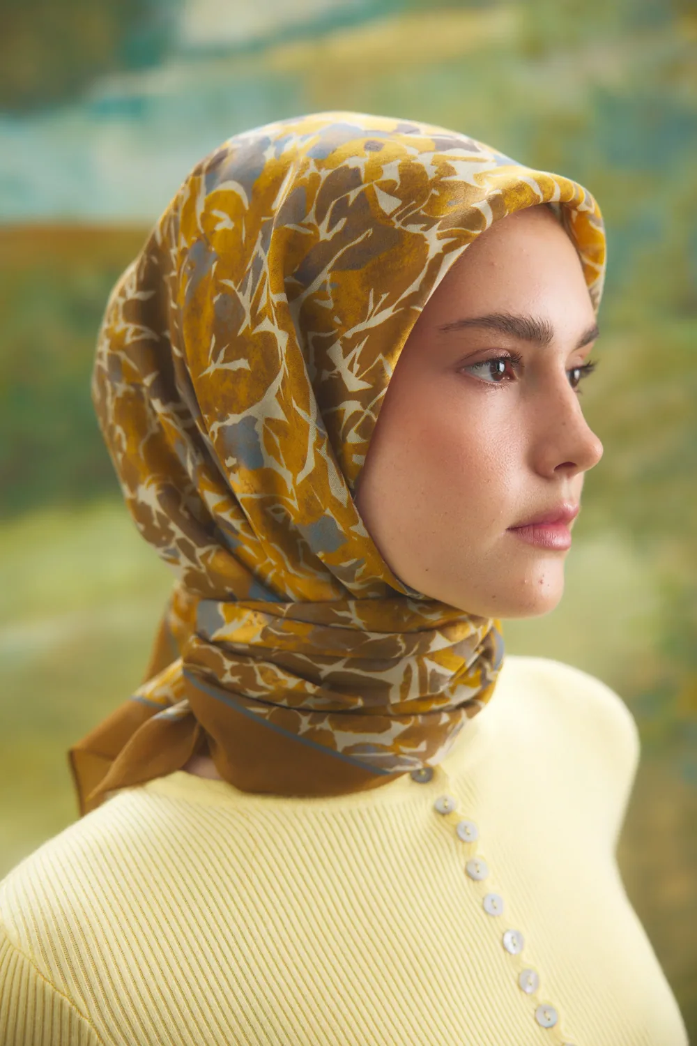 إيشارب ليوسيل منقوش بلون خردلي