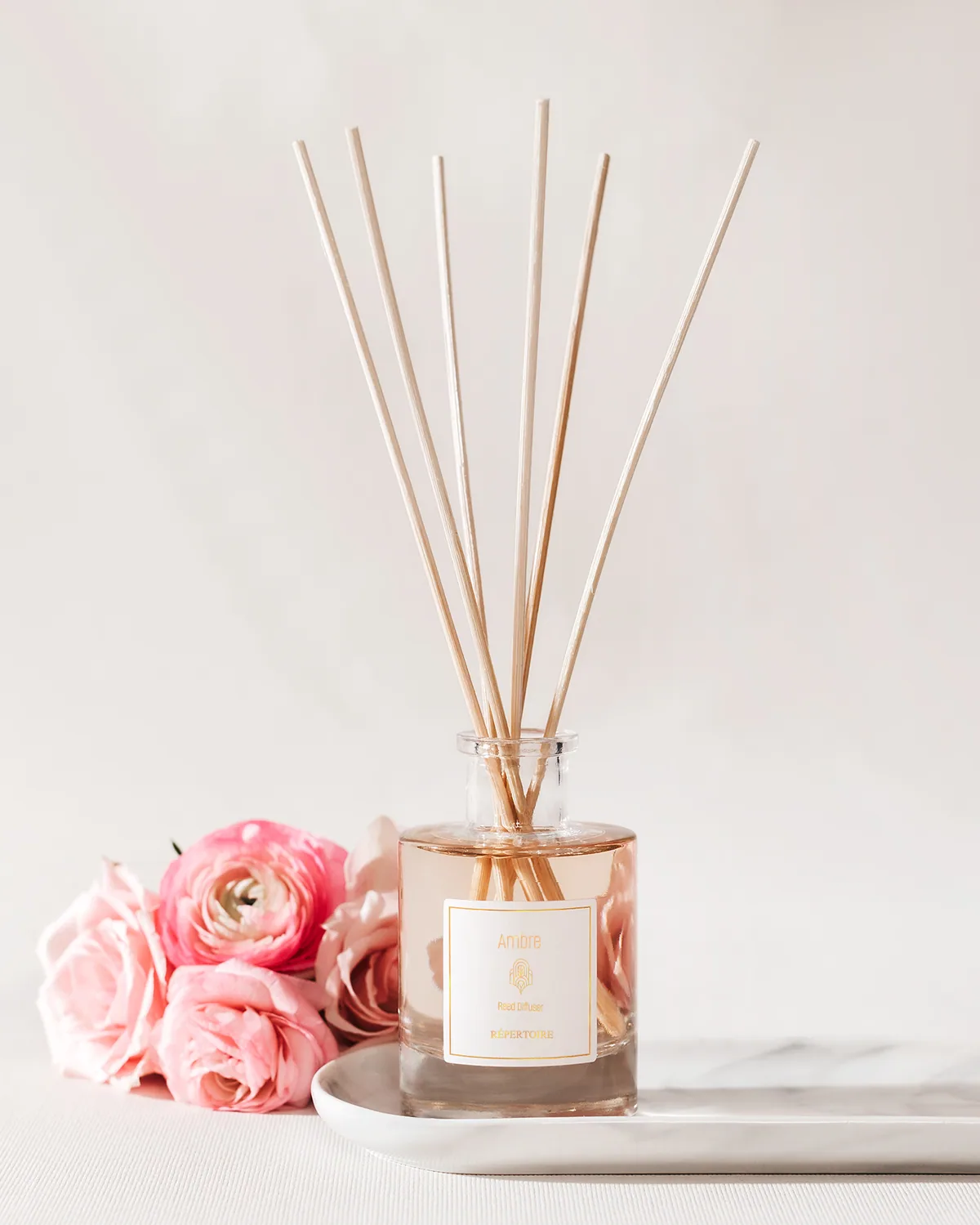 عطر غرف بأعواد 100 مل بعبير العنبر