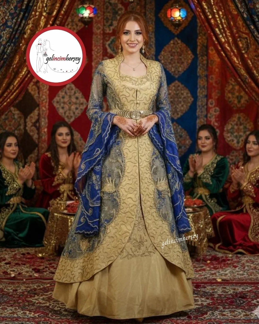 بندلي حناء أزرق ملكي بتطريز ذهبي وتنورة ذهبية