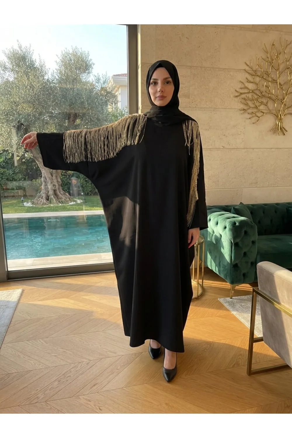 فراجة سوداء مقاسات كبيرة بزينة ذهبية على الكتف - صورة 4