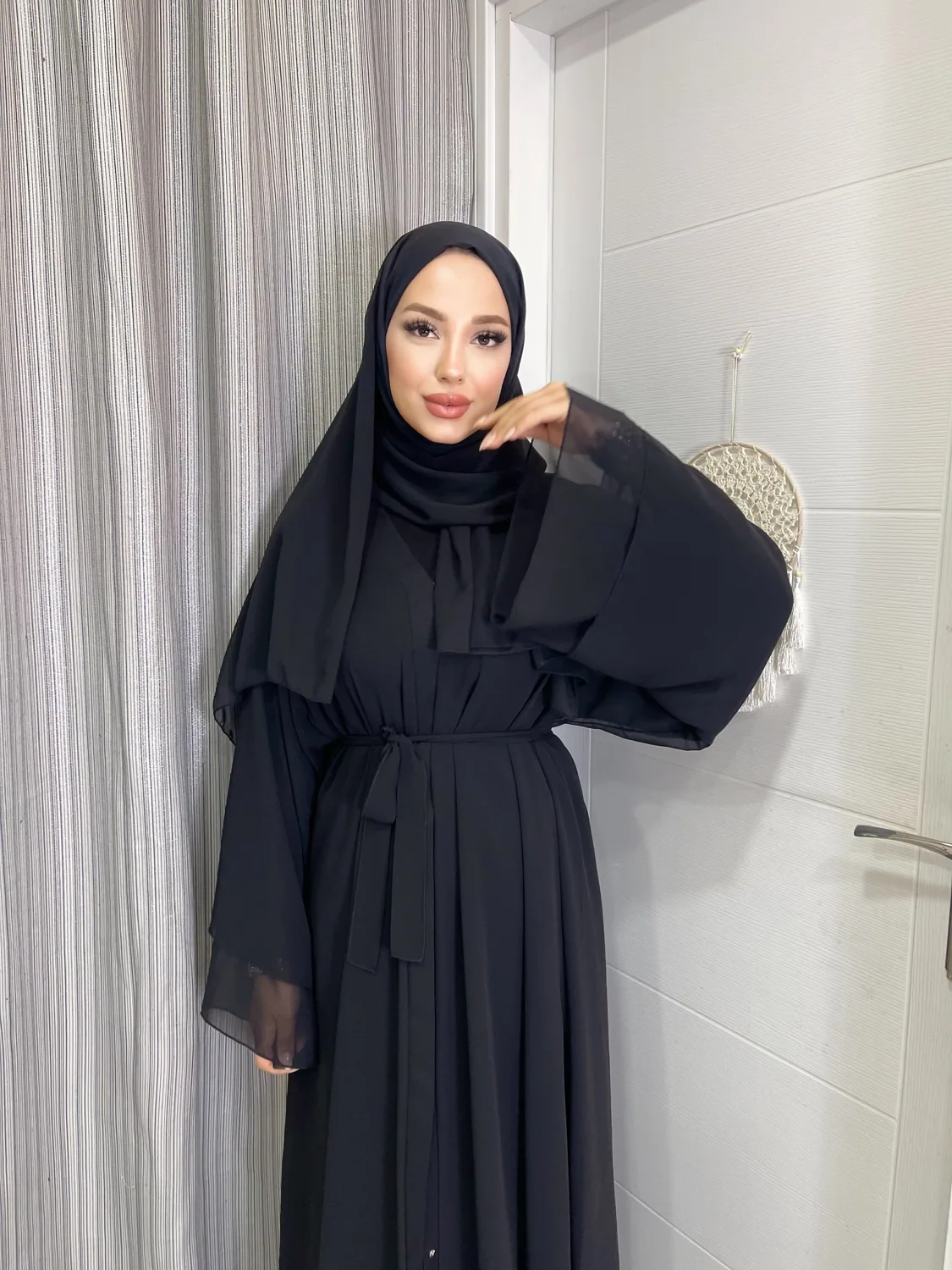 عباية شيفون بطبقتين مع شال أسود - صورة 4