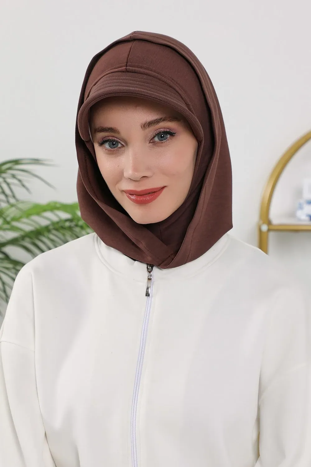 بونيه شتوي جاهز بحافة وغطاء رقبة بني - صورة 4