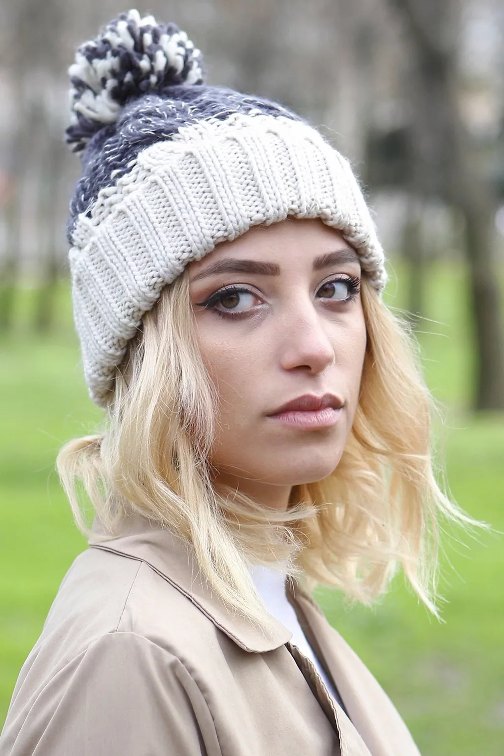 قبعة شتوية نسائية بكرة صوف علوية - صورة 2
