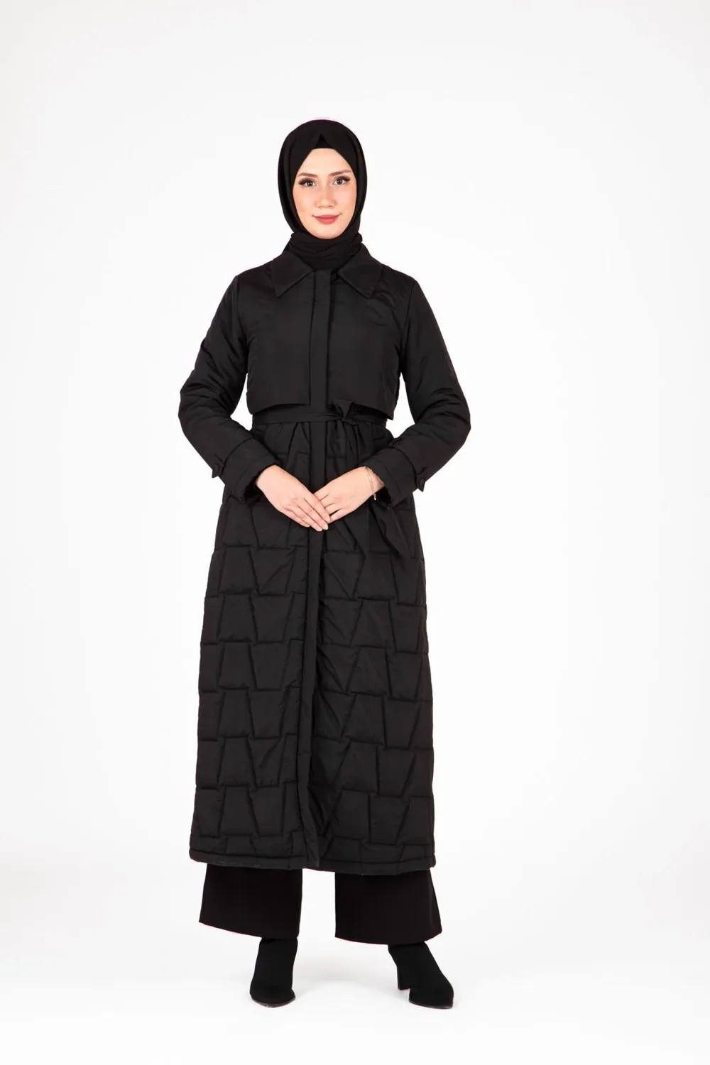 معطف مضرّب بلون أسود
